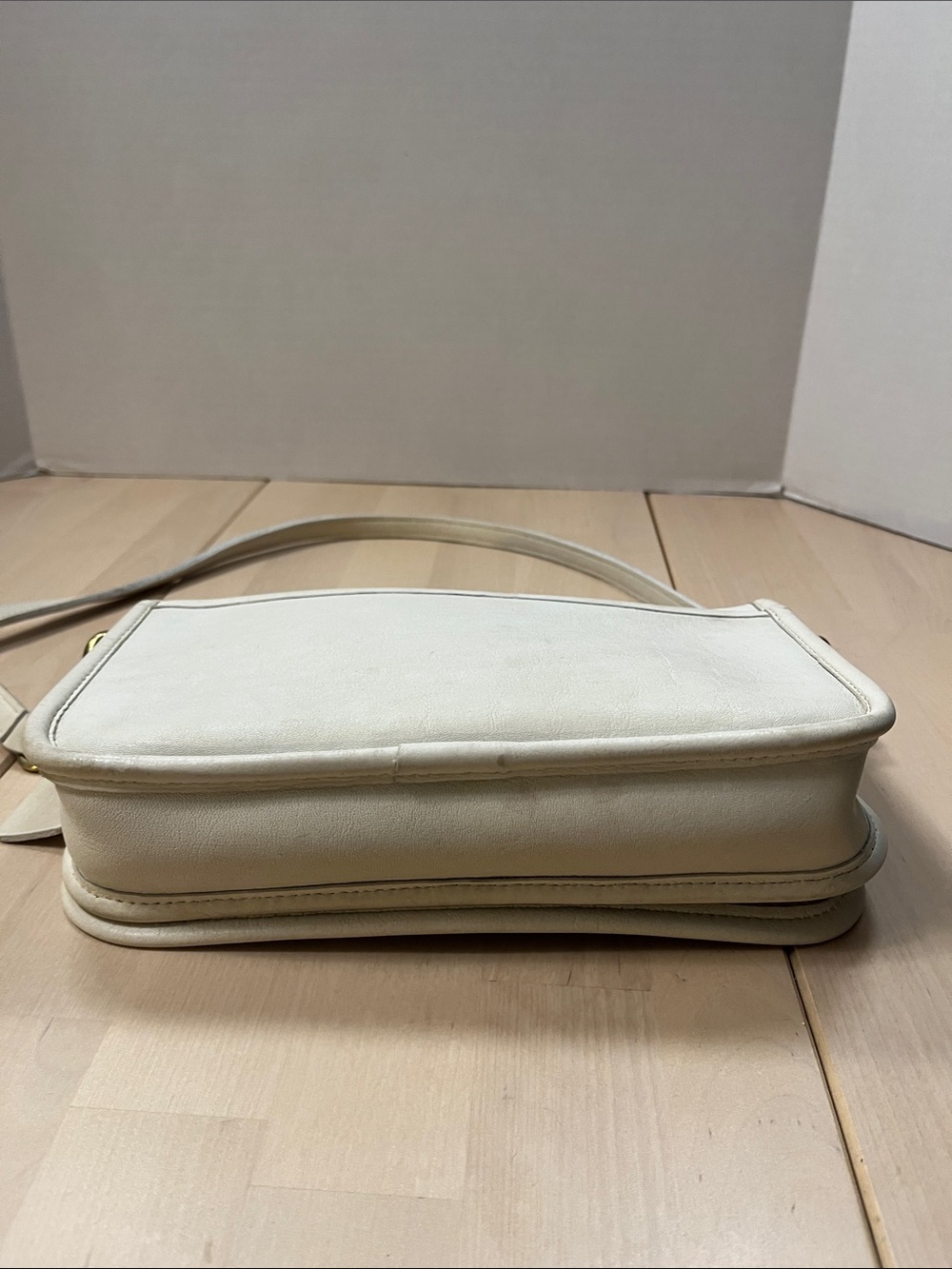 Vintage Cream Ivory Leather Coach Purse Bag with Brass Hardware No. 0952-325 - Picture 8 of 16